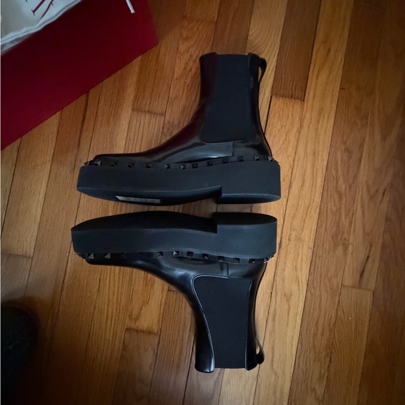 Valentino Black Stud-Trim Platform Chelsea Boots - Picture 7 of 15